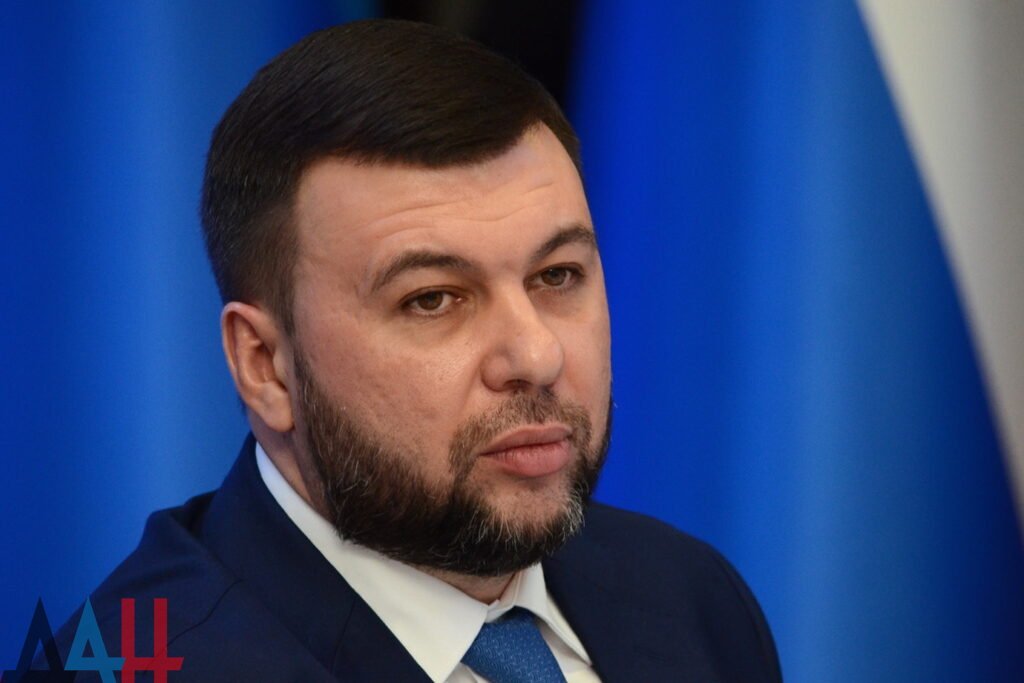 Одна из приоритетных задач - улучшение условий труда коммунальных работников, сказал Пушилин