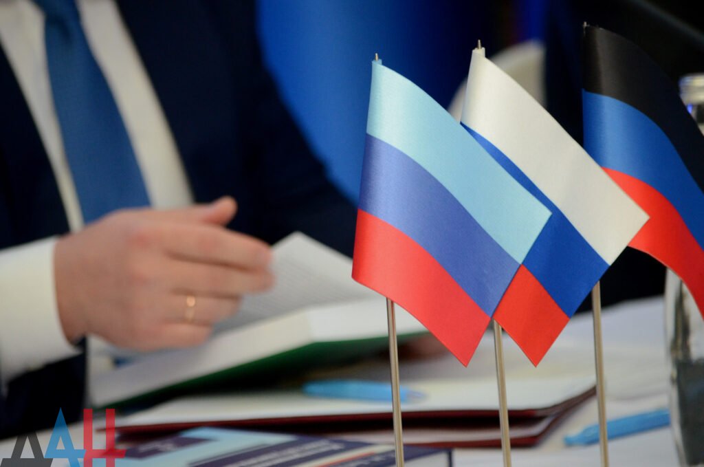 О праве жителей Донбасса на социальные гарантии наравне со всеми россиянами заявил глава ДНР
