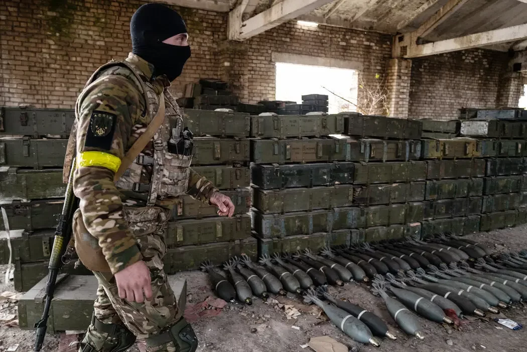 Поза Херсоном покинутий одяг, їжа та боєприпаси є ознаками поспішного відходу Росії